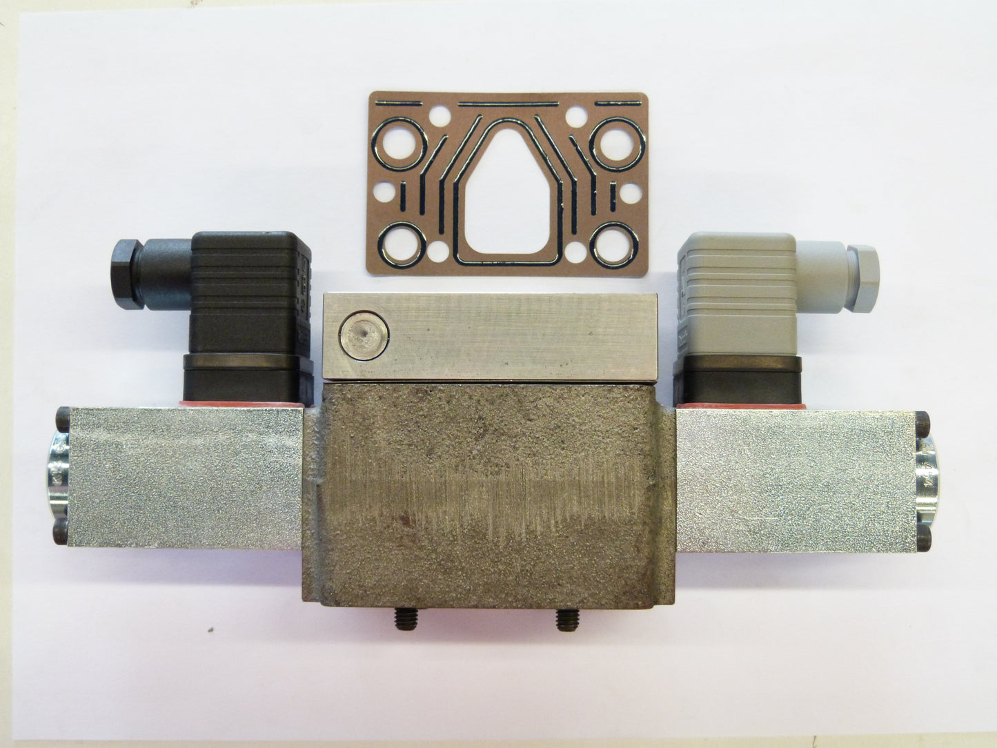 Image 1 of 4-3-WAY DIRECTIONAL VALVE