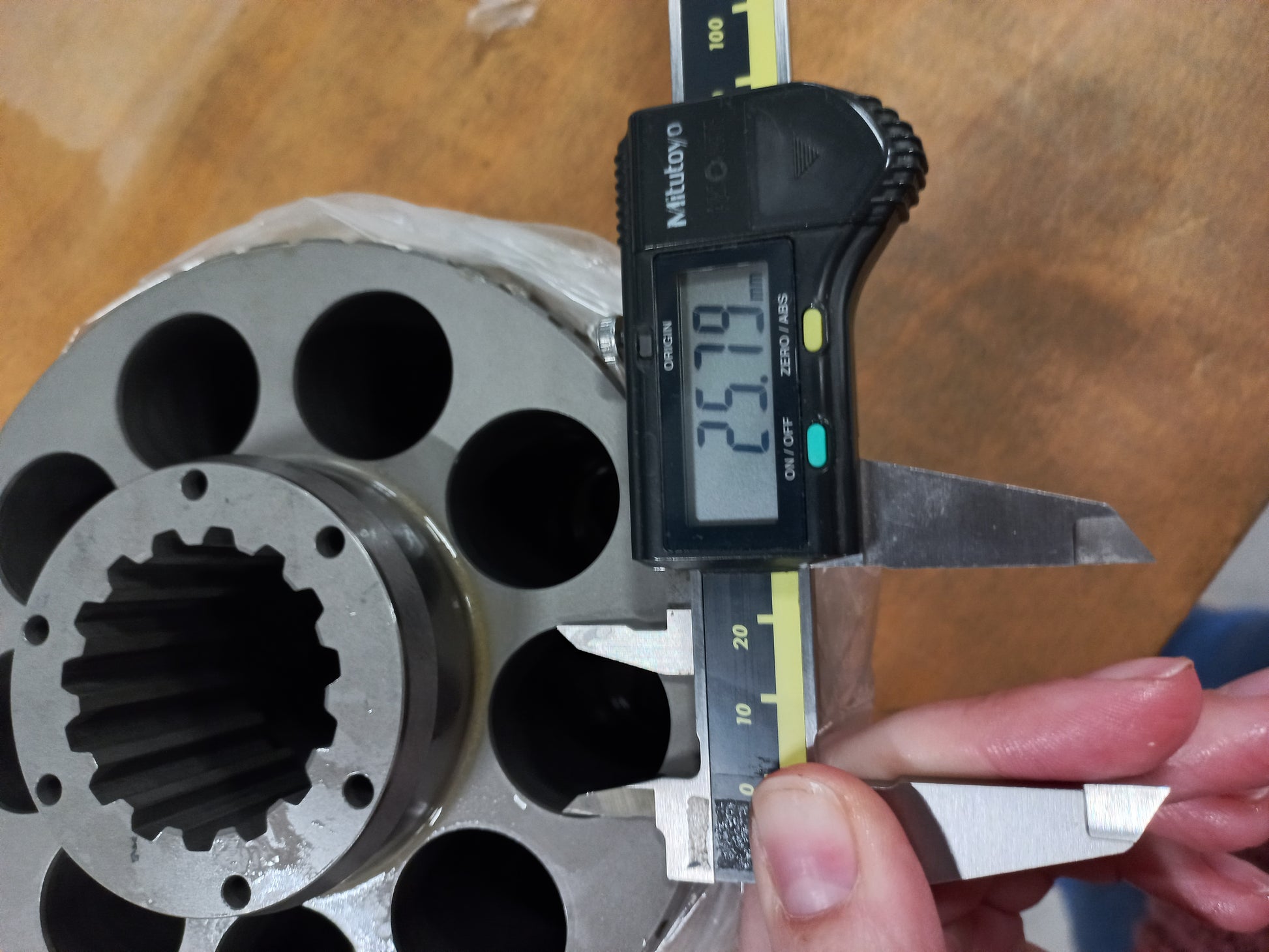 Image 6 of CYLINDER