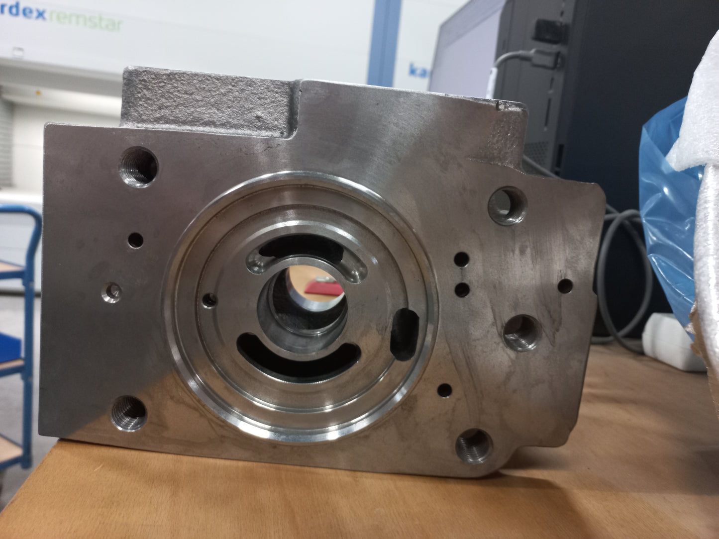 Image 4 of VALVE BLOCK (MH PLUG)