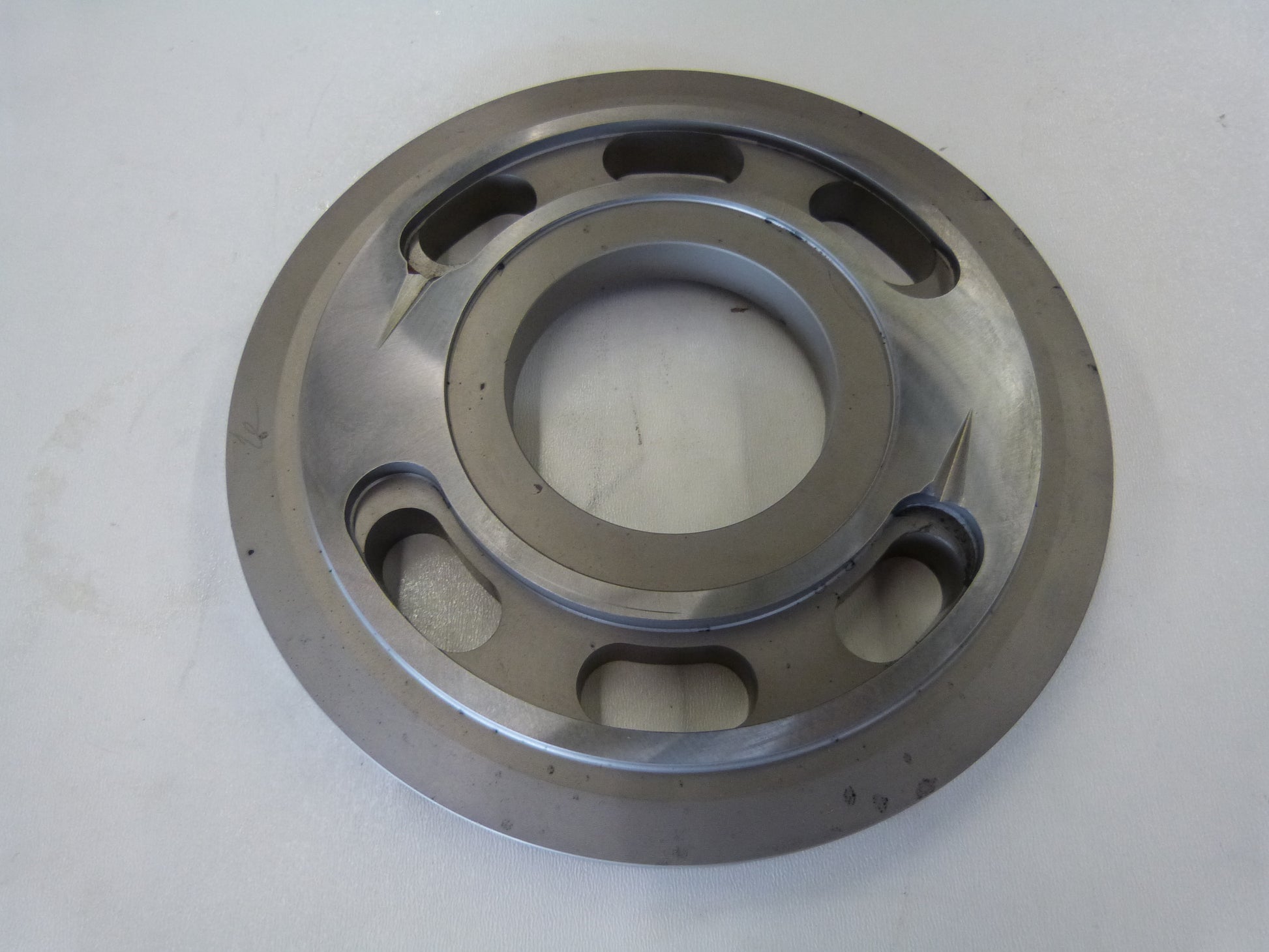 Image 1 of DISTRIBUTION PLATE A4XSG 355/30R